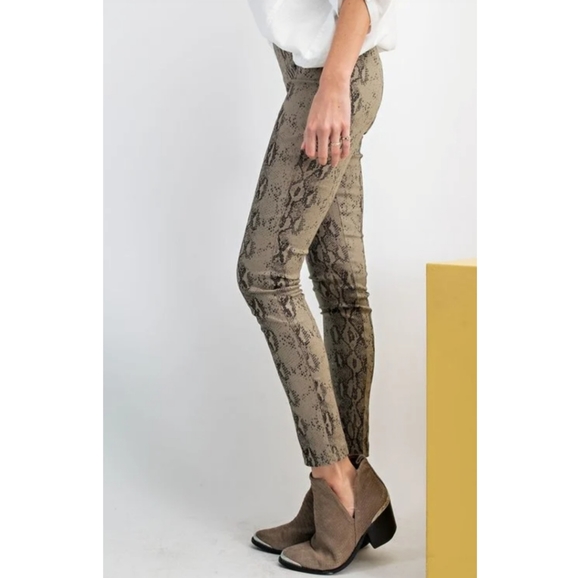 🆕🌿SNAKE PRINT PANTS 🌿 - Picture 4 of 8